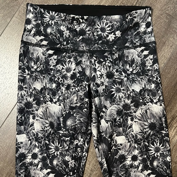 Lululemon Wonder Under Floral tights - Picture 3 of 13